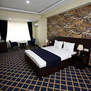 Kristal Hotel